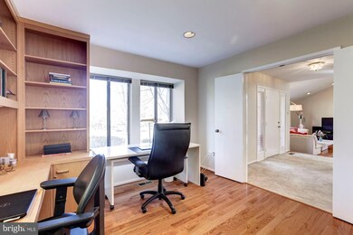 2609 Oakenshield Dr, Potomac, MD 20854 - photo 6