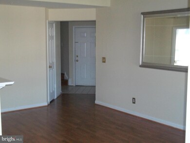 46614 Drysdale Terrace unit 303, Sterling, VA 20165 - photo 4