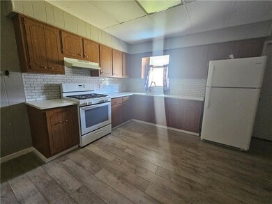 921 Bennett St, McKeesport, PA 15132 - photo 6