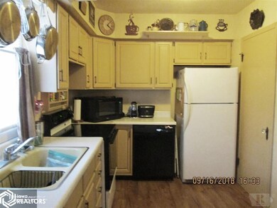 101 S Reynolds St, Latimer, IA 50452 - photo 3