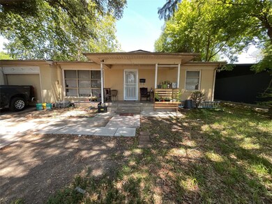 View of front of property featuring a porch and a 