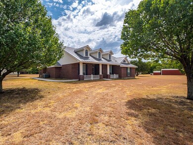 512 W Woodcreek Ct, Granbury, TX 76049 - photo 2