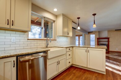 2015 NE Taylor Court MLS-16
