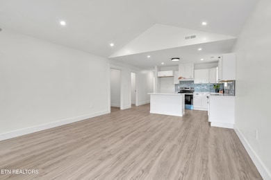 7-web-or-mls-814 Hendrickson-9777