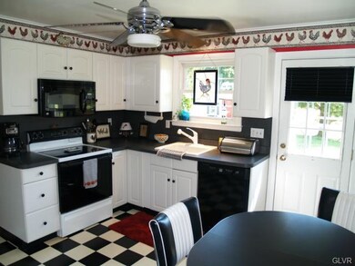 6044 Shepherd Hills Ave, Allentown, PA 18106 - photo 3