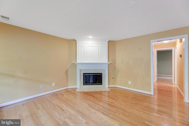9240 Cardinal Forest Ln unit 9240A-, Lorton, VA 22079 - photo 6