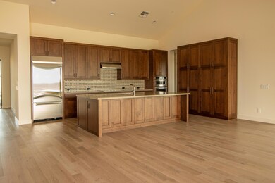 Eat up bar in kitchen