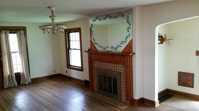 3040 Crescent Dr, Columbus, OH 43204 - photo 2