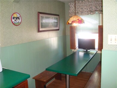 Kitchen Eating Area