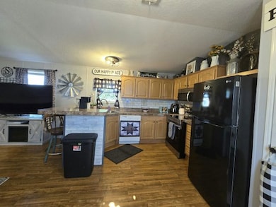 1123 Walt Williams Rd unit 9, Lakeland, FL 33809 - photo 3