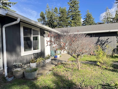 2045 19th St, Florence, OR 97439 - photo 5