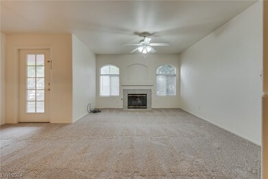 Living Room / Gas Fireplace