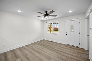 2110 E Walnut St, Des Moines, IA 50317 - photo 3