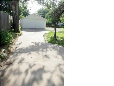 Detached Garage