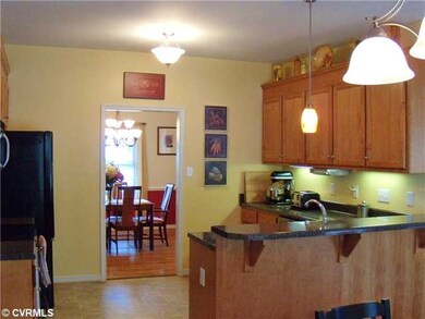 Kitchen - Kitchen with good sized breakfast bar, s