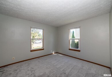 6248 Hillandale Rd, Davenport, IA 52806 - photo 6