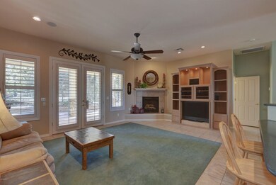 006_Living Room