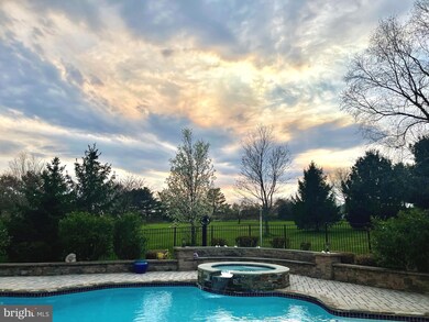 4502 Scenic View Cir, Doylestown, PA 18902 - photo 3