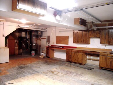 Garage! Great for long trucks