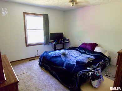 4003 Greenway Dr, Davenport, IA 52804 - photo 7