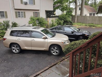Parking for 4 cars
