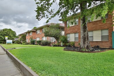 8819 Timberside Dr unit 3, Houston, TX 77025 - photo 2