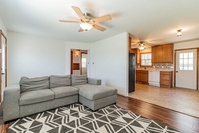 916 E Daggy St, Tuscola, IL 61953 - photo 5