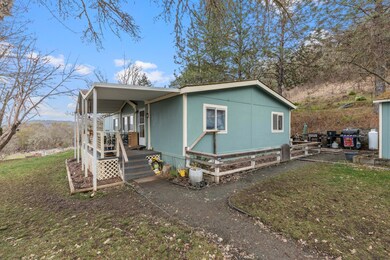 8149 Colonial Way, Central Point, OR 97502 - photo 2