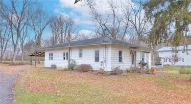 54 W Wright Ave, Waterloo, NY 13165 - photo 2