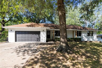 908 NW Kabel St, Blue Springs, MO 64015 - photo 2