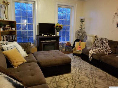 709 Warren St unit 4, Hudson, NY 12534 - photo 4