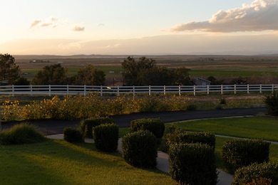 24_FrontYard