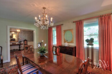 Smooth ceilings and hardwood floors