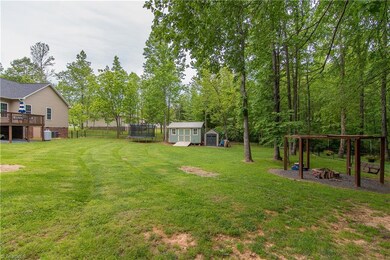 2718 Hopewell Friends Rd, Asheboro, NC 27205 - photo 4