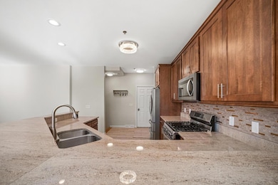 9227 S 51st St unit 204, Franklin, WI 53132 - photo 6