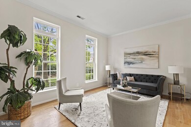 42487 Regal Wood Dr, Ashburn, VA 20148 - photo 6