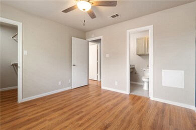 2100 Southwood Dr unit 17, College Station, TX 77840 - photo 7
