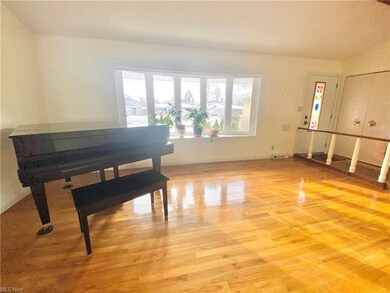 22338 Sharon Ln, Cleveland, OH 44126 - photo 5