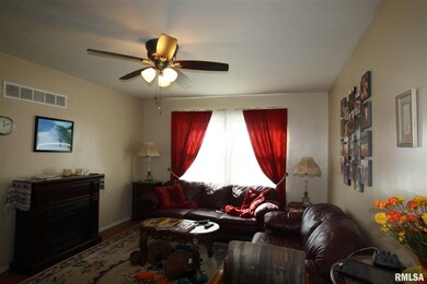 6402 Hillandale Rd, Davenport, IA 52806 - photo 4