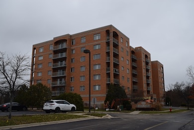Eagle Point Condominiumns unit 404, Niles, IL 60714 - photo 2