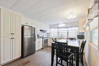 7317 Fort King Rd, Zephyrhills, FL 33541 - photo 2