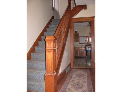 Entry/Foyer.