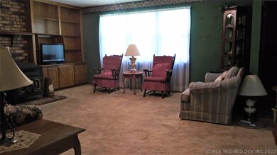 1203 N Navajo St, Chouteau, OK 74337 - photo 3