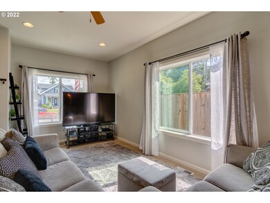 678 NW 4th Ave, Canby, OR 97013 - photo 4