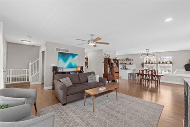 Excellent entertainment space in this open main le