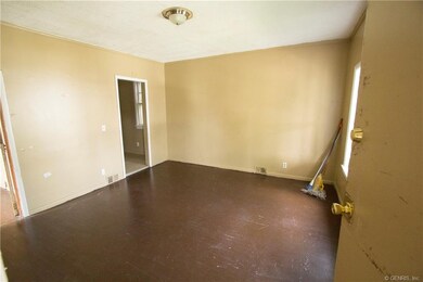 Front Apt - Living Room