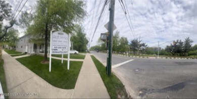 1023 Forest Hill Rd, Staten Island, NY 10314 - photo 5