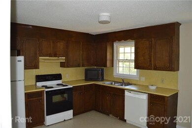 221 Kelly St, Statesville, NC 28677 - photo 4