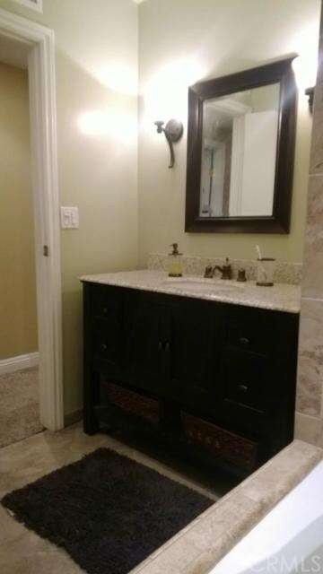 Highly upgraded hall FULL bath with jetted bath tu