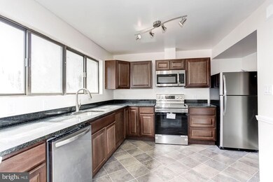 15260 Lodge Terrace, Woodbridge, VA 22191 - photo 3